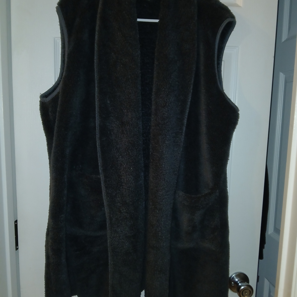 Women's Black Sleeveless Fleece Vest
